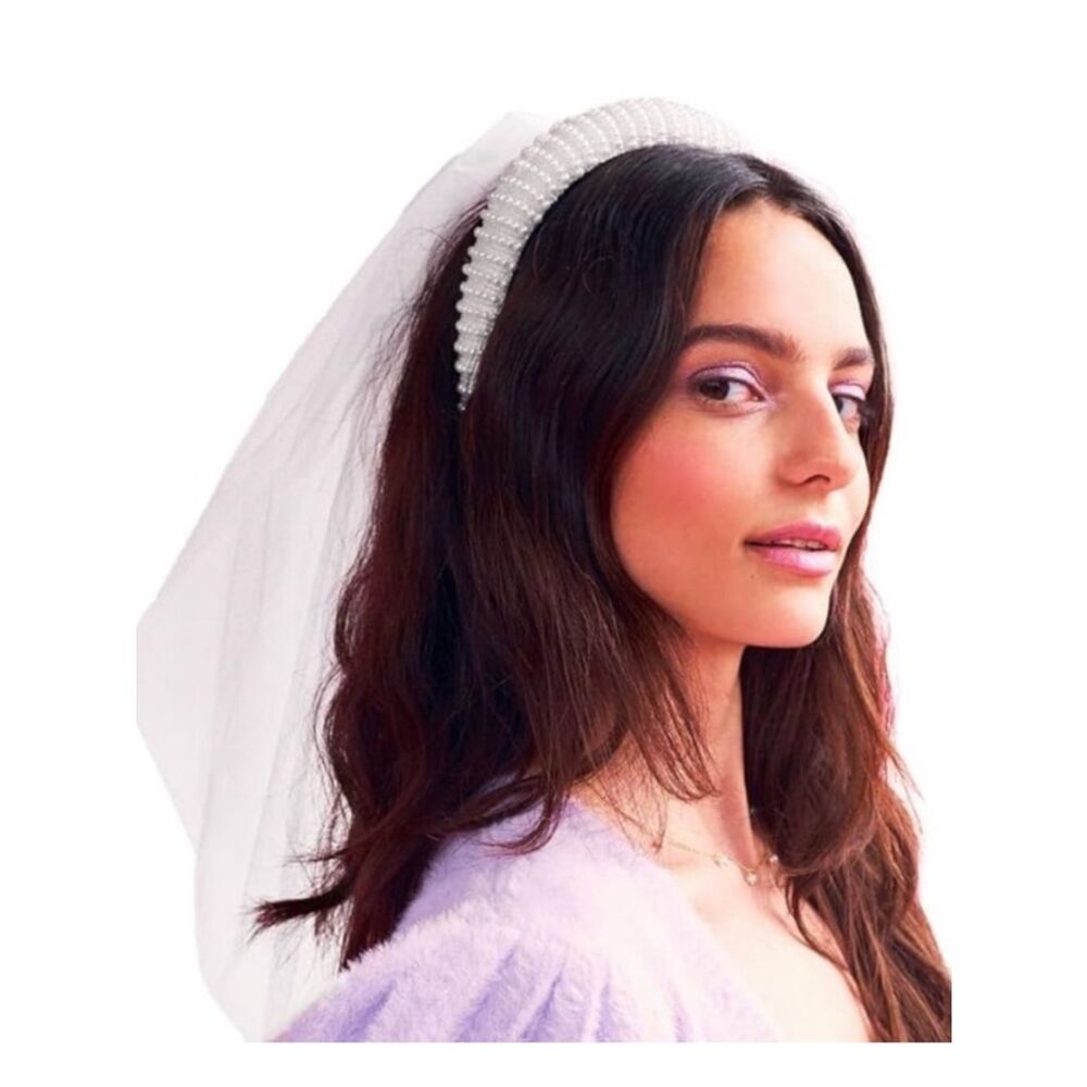 Piper K pearl headband with detachable veil. Bridal Bachelorette